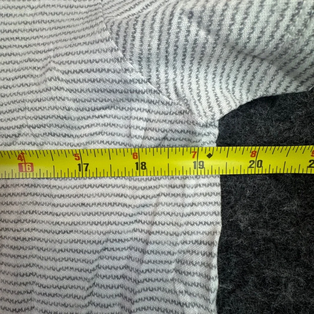 Banana Republic T-Shirt Mens Medium Grey Luxury Touch‎ Striped Jacquard